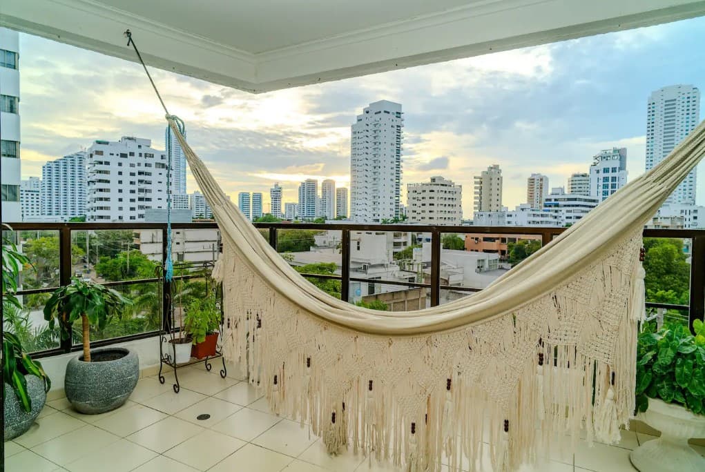 Amplia habitación con vista al mar y baño privado