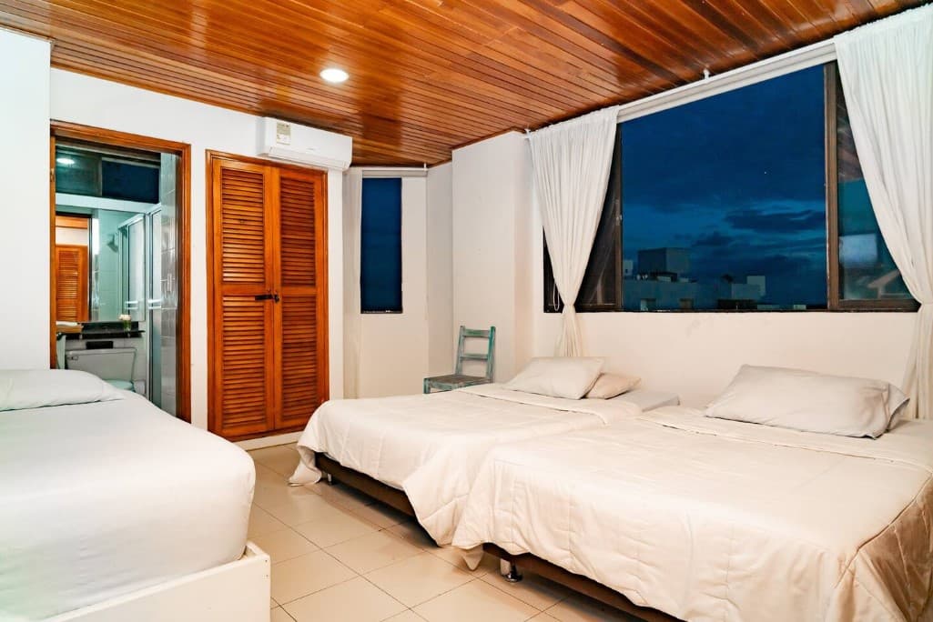 Habitación para 3 una cuadra de la playa y bahía